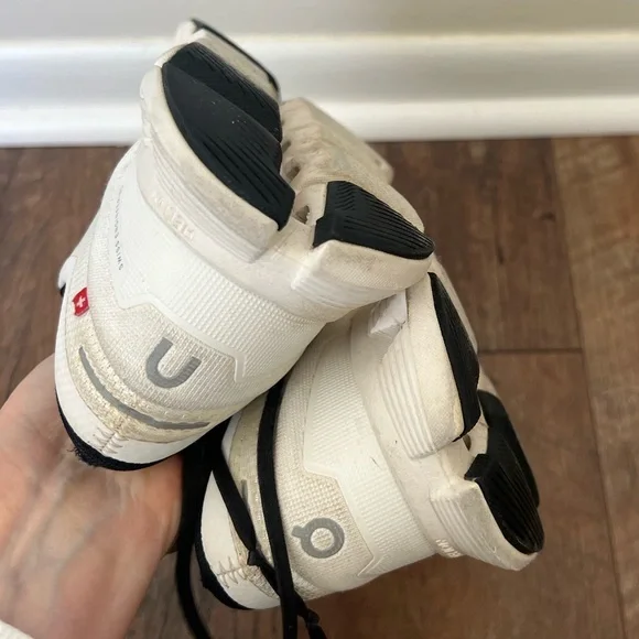 On Running On Cloud White & Black Athletic Shoes Women’s Sz 7 - Picture 14 of 15